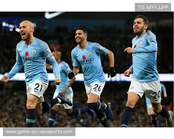 曼城传切配合撕开禁区防守