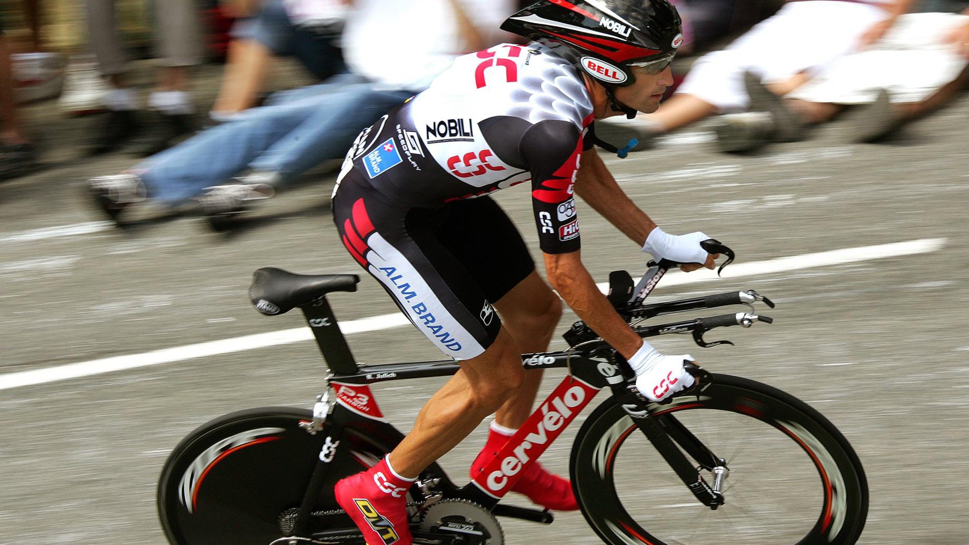 EDG与其他战队激烈对抗，edg对手